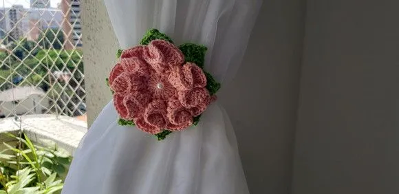 Par de Prendedores de Cortinas Crochê Salmão - artesanato de Mari Crochê feito com carinho!