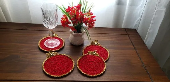 Descanso de Taças em Crochê Bolas de Natal Vermelho - foto 3