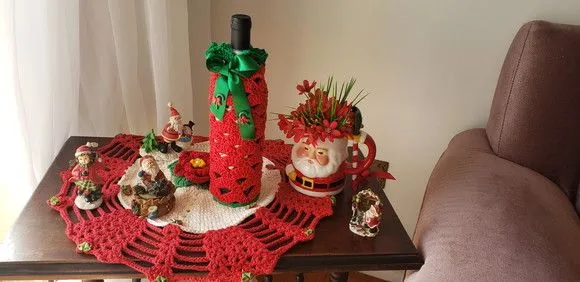 Porta Garrafa de Vinho Vermelha em Crochê (natal)