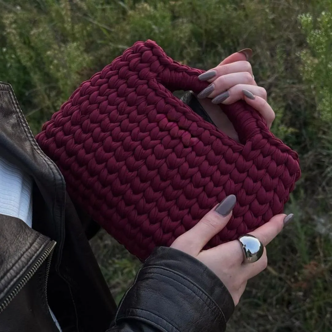 Bolsa de Crochê Bordô Charm - artesanato feito à mão por Amora Bag