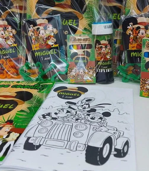 Revista Colorir Mickey Safari Personalizada - feito à mão por Mi Papelaria Criativa