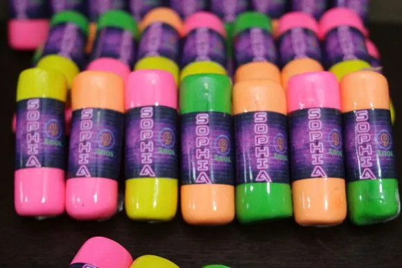 Lembrancinha Festa Neon - Massinha de Banho Infantil - artesanato feito à mão por Juliana Biz - casa e bem estar
