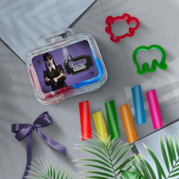 Mini Maleta - Wandinha Personalizada - feito à mão por Mi Papelaria Criativa