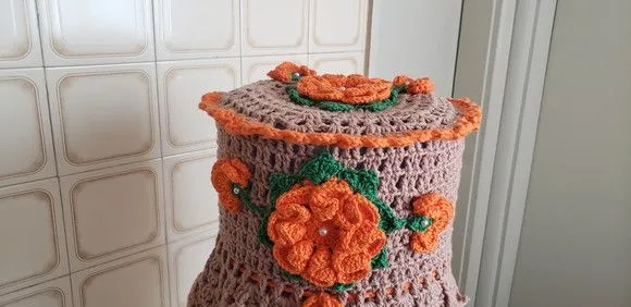 Capa para Galão de Água Mineral 10l em Crochê Bege Laranja - foto 5