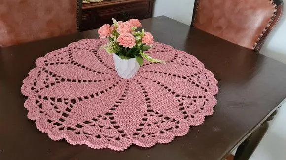 Centro de Mesa em Crochê Pétalas Rosa Quartzo