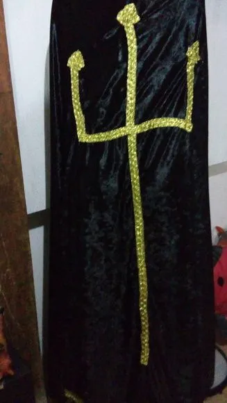 capa de exu preta e vermelha - artesanato feito à mão por Ateliê Ofatemi
