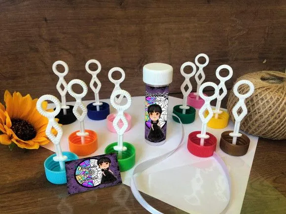 Bolinha de Sabão Wandinha Personalizado - artesanato feito à mão por creativitybynina