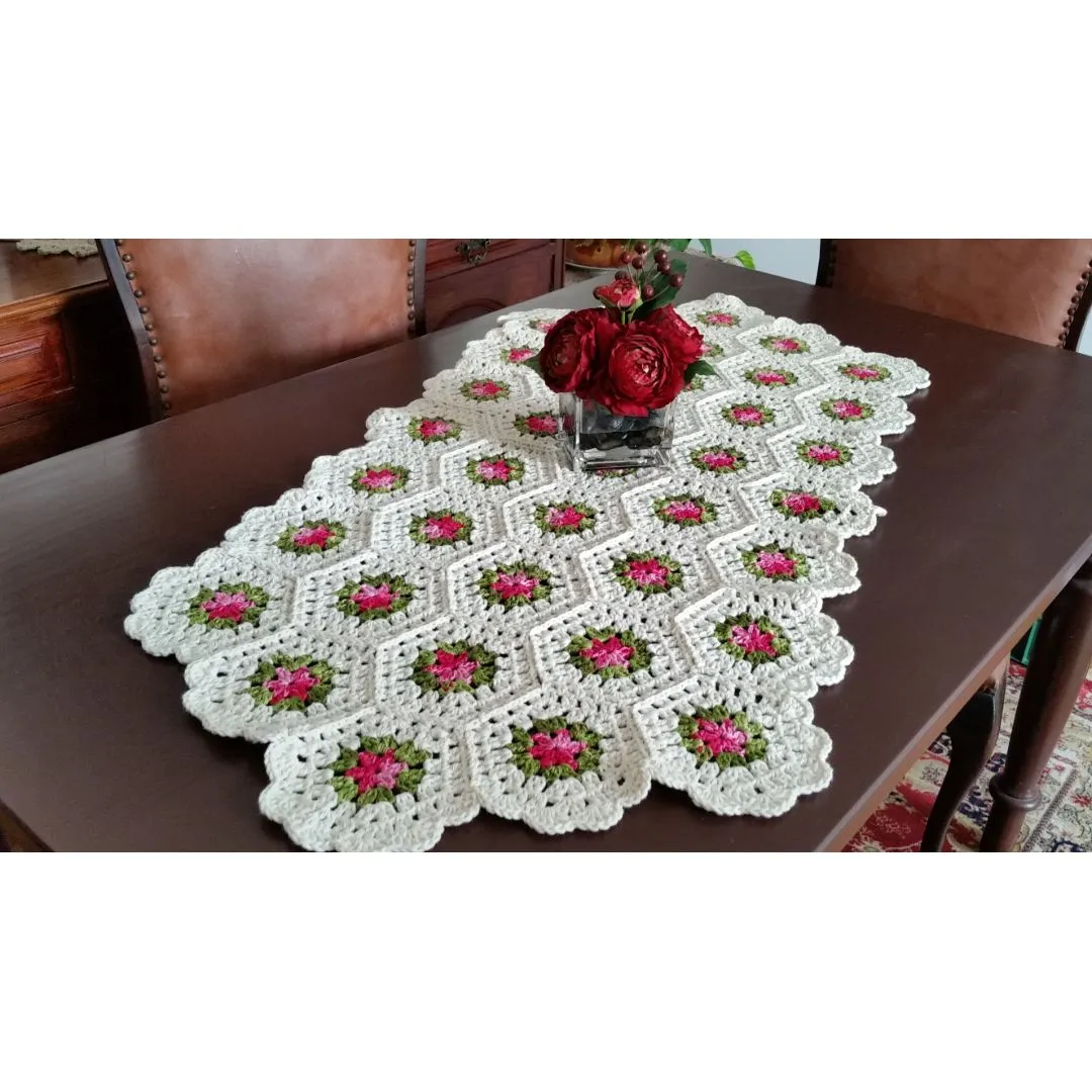 Caminho de Mesa Sextavado - artesanato de Mari Crochê feito com carinho!