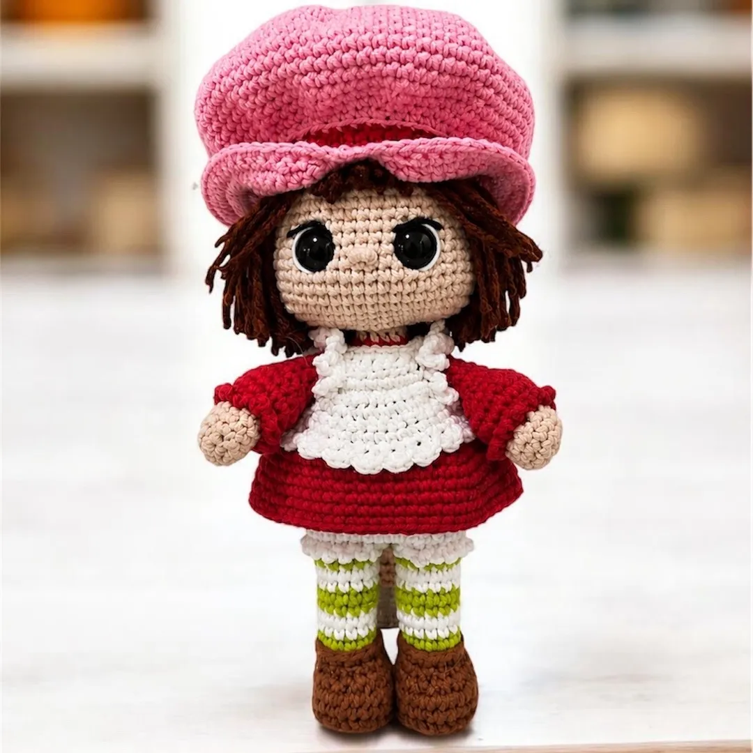 Boneca confeiteira moranguinho de crochê, amigurumi - foto 3