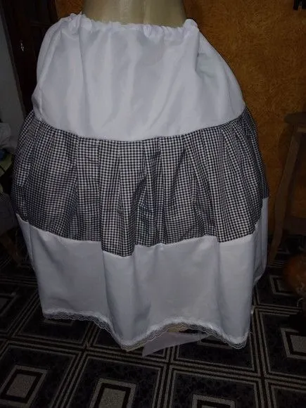 Saia Preta Velha - artesanato feito à mão por Ateliê Ofatemi