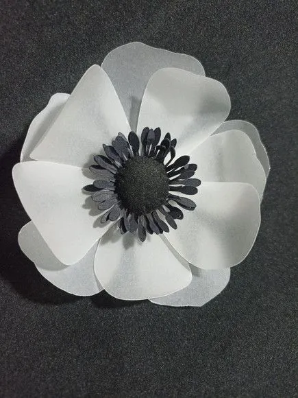 Flor Anêmona Branca Transparencia em Papel Realista - foto 2