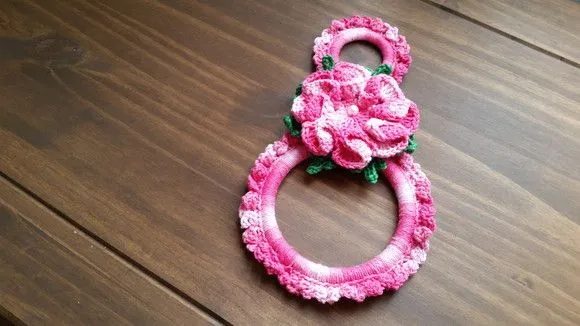 Porta Pano de Prato em Crochê Flor Rosa - foto 4