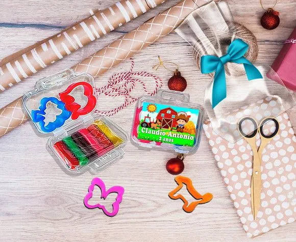 Mini Maleta com Massinhas Fazendinha Personalizada - feito à mão por Artmanha Lembrancinhas
