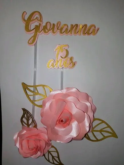 Topper de Bolo Rosa e Dourado - artesanato de PAPCRIE