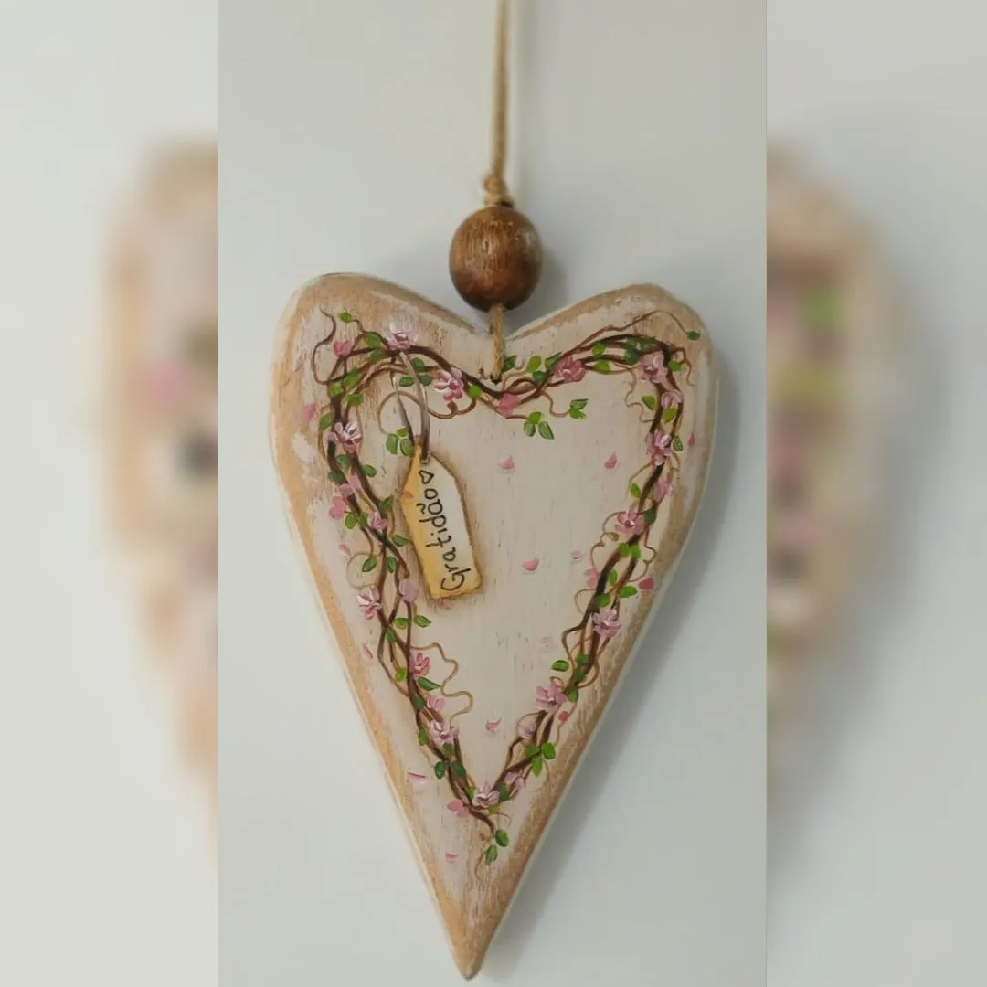 Pendente Coração Gratidão - artesanato de Flor Seca Casa e Ambiente