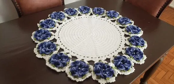 Centro de Mesa em Crochê Flores Azul Mesclado (70 Cm) - foto 2