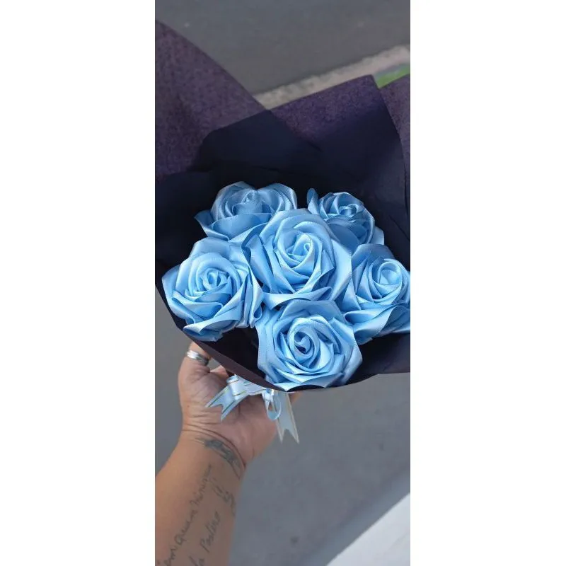 Buquê de flores em cetim - foto 4