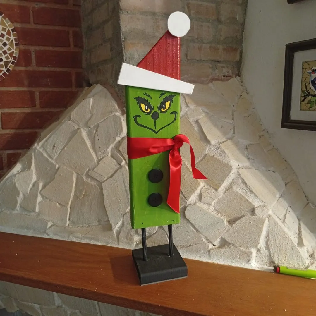 Grinch Natalino em Madeira – Decoração Artesanal Divertida - foto 3