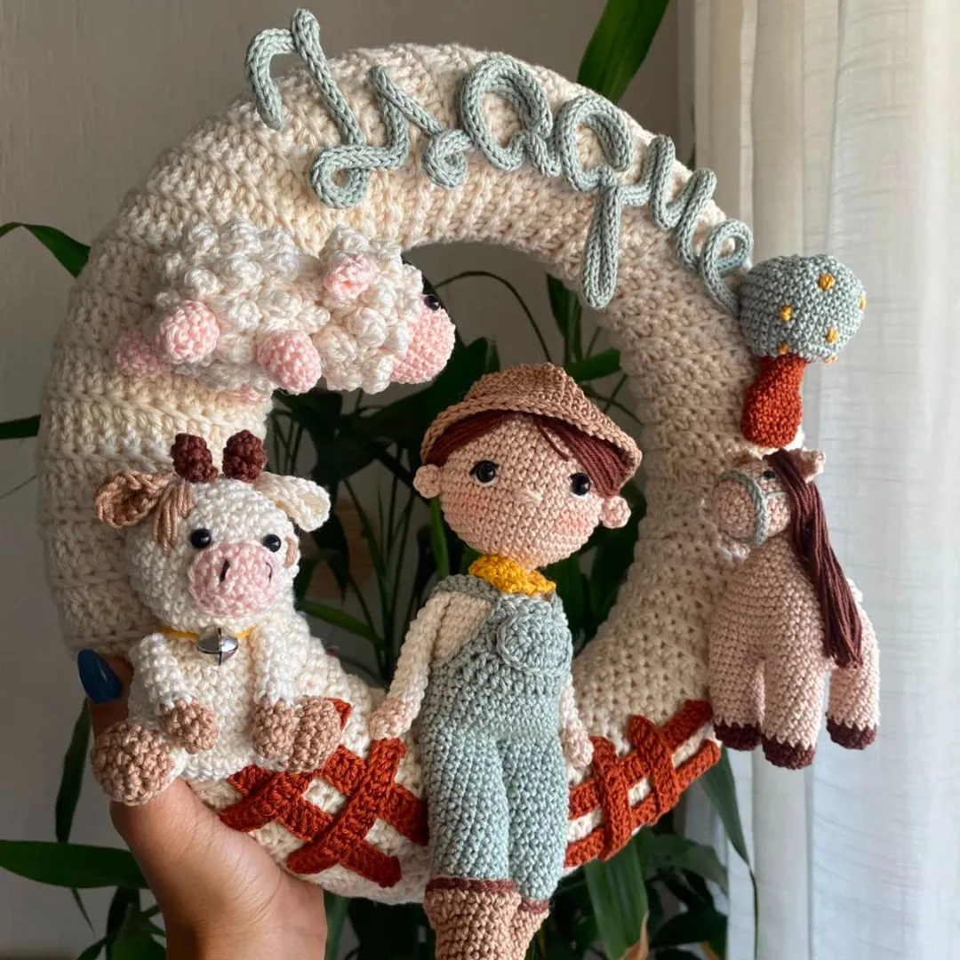 Porta Maternidade Fazendinha Personalizado com Amigurumis em Crochê - foto 2