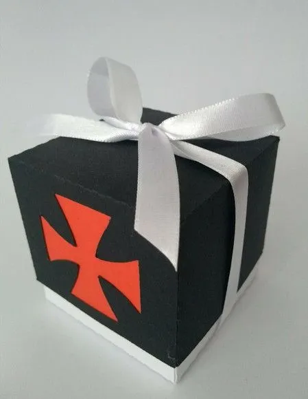 Caixa cubo Vasco com laço de cetim