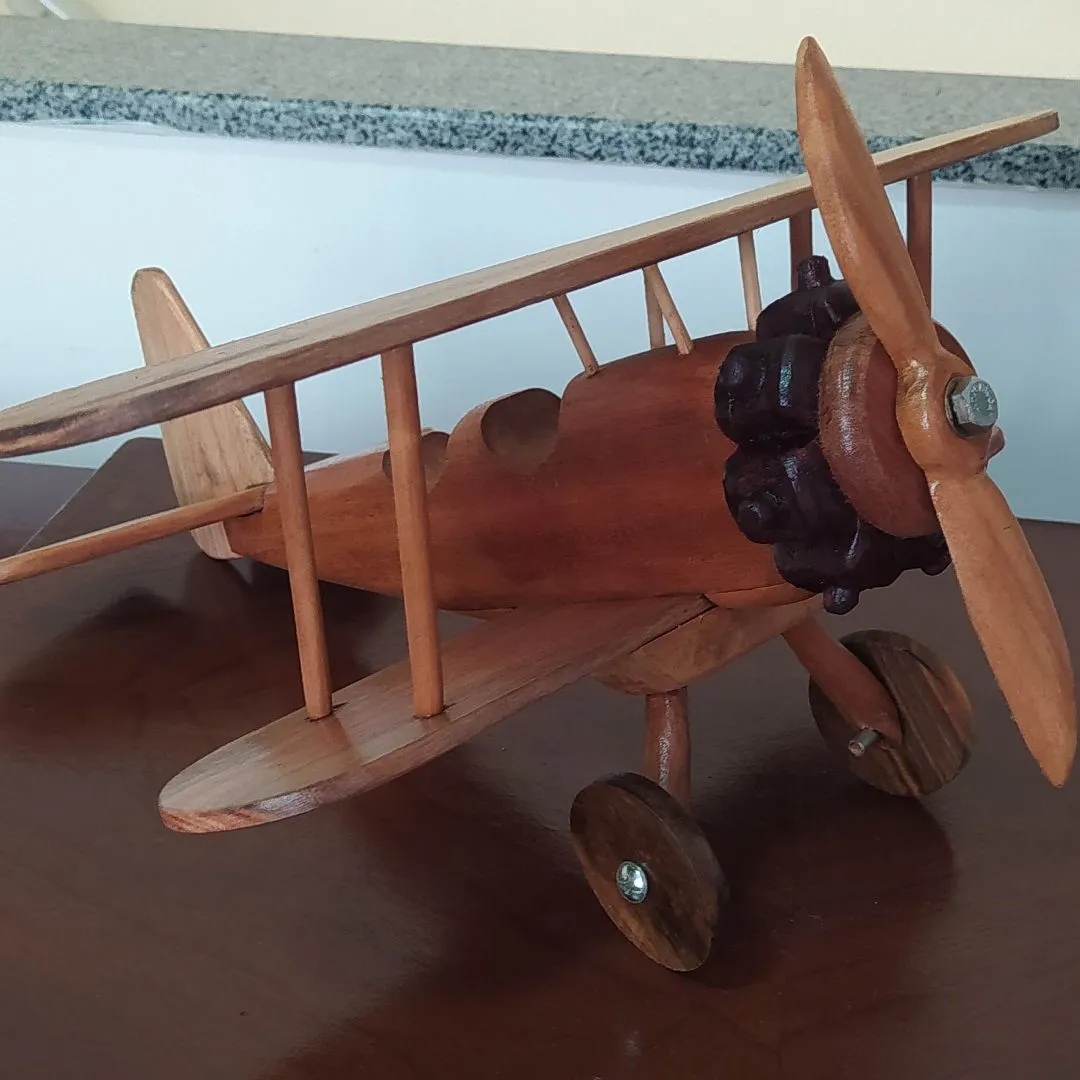 Modelo de Avião Antigo em Madeira para Brinquedo ou Decoração - artesanato de RR Artesanatos