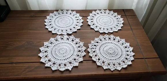 Jogo de 04 Toalhinhas em Crochê Branco (20 Cm) - artesanato de Mari Crochê feito com carinho!